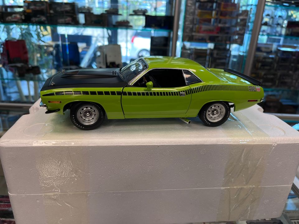 ACME 1970 PLYMOUTH BARRACUDA AAR (1806113) 1:18
