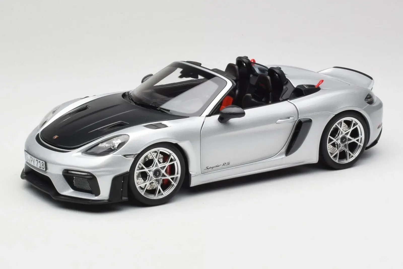 NOREV PORSCHE 718 SPYDER RS WEISSACK PACK GT SILBERMETALLIC 2021 1:18