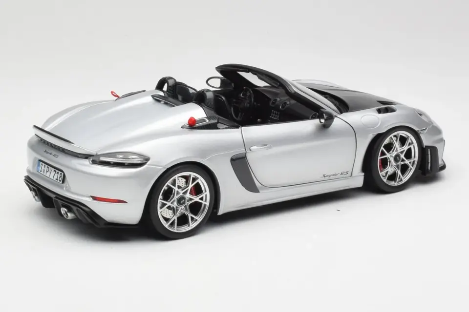 NOREV PORSCHE 718 SPYDER RS WEISSACK PACK GT SILBERMETALLIC 2021 1:18