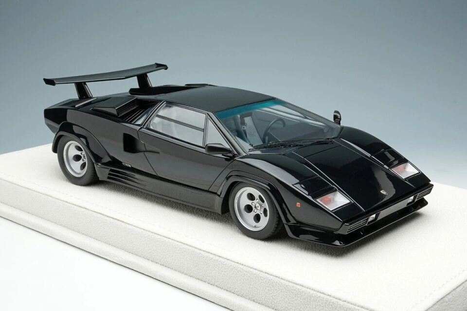 Make Up Lamborghini Countach LP5000 QV with Rear Wing Black 1/18. EML088G