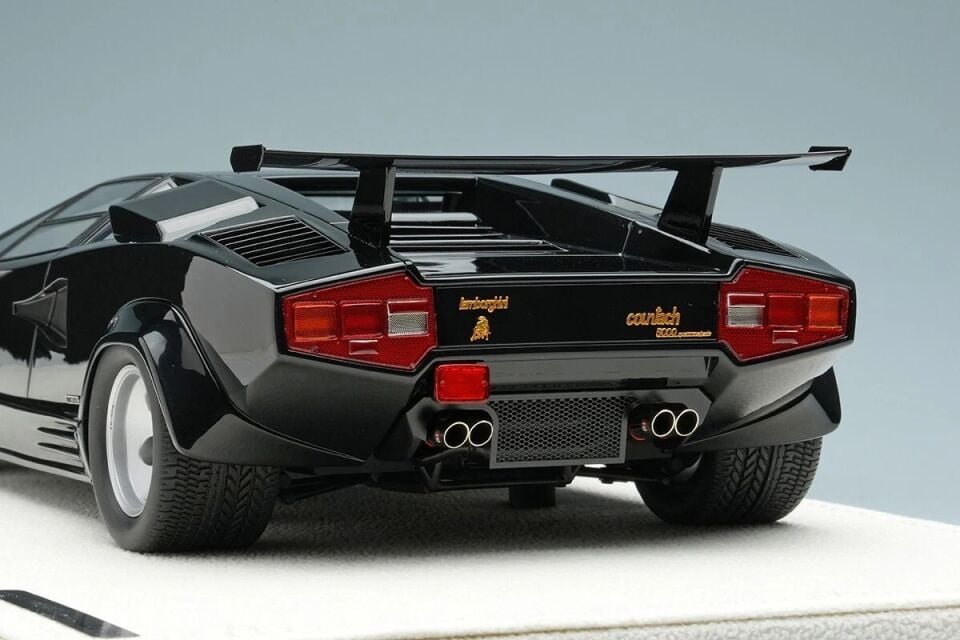 Make Up Lamborghini Countach LP5000 QV with Rear Wing Black 1/18. EML088G