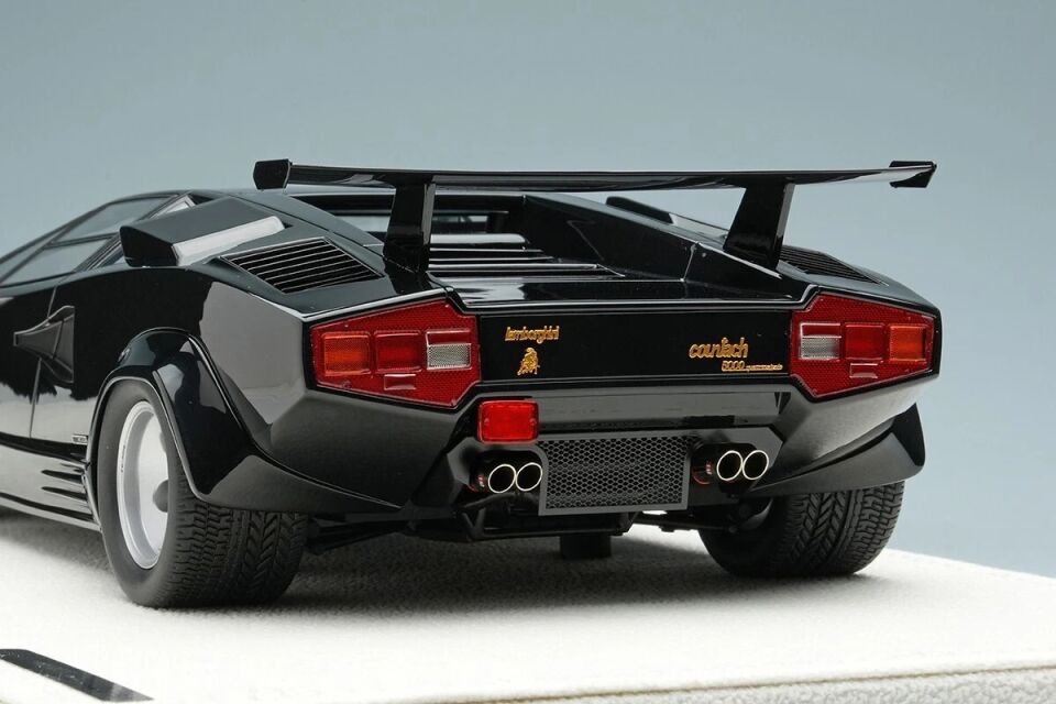 Make Up Lamborghini Countach LP5000 QV with Rear Wing Black 1/18. EML088G