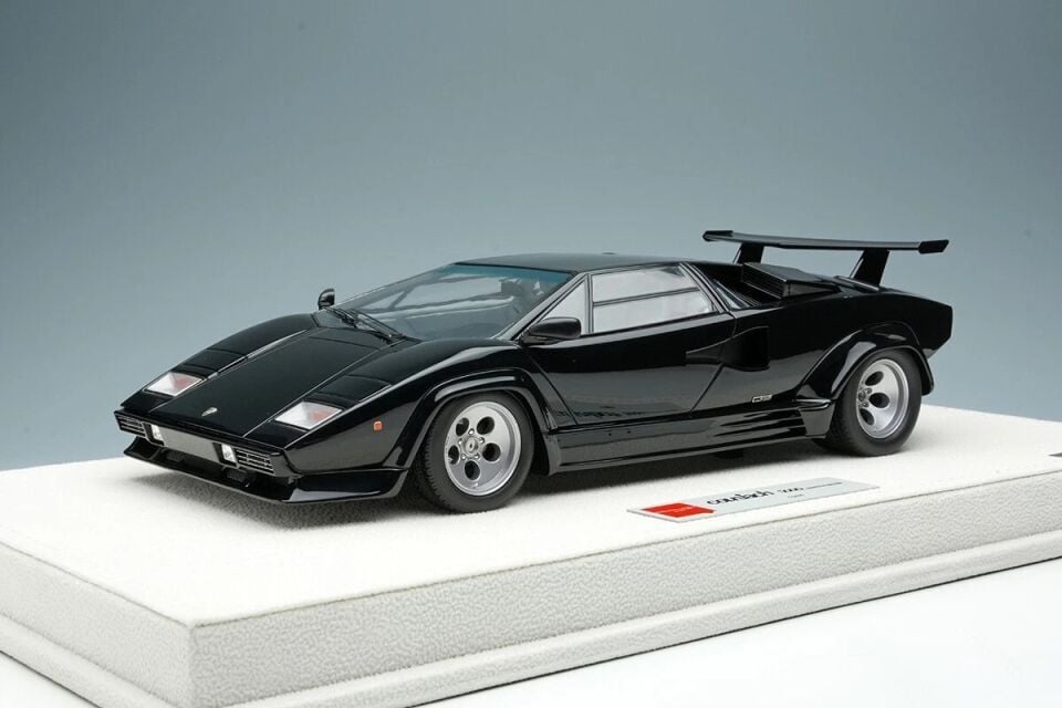 Make Up Lamborghini Countach LP5000 QV with Rear Wing Black 1/18. EML088G
