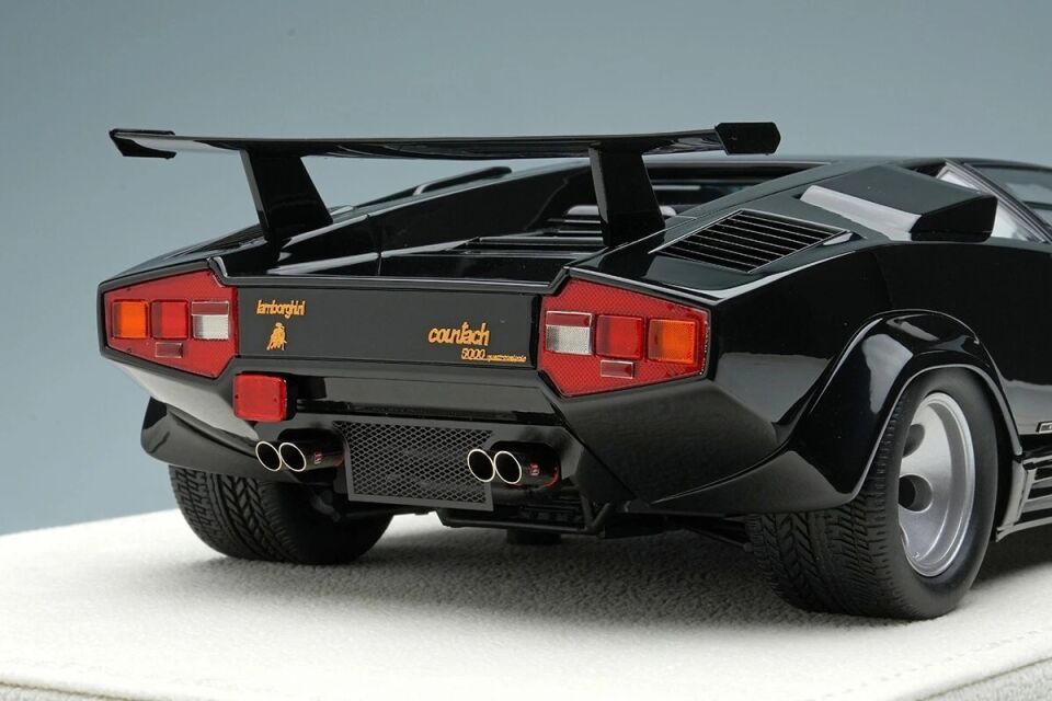 Make Up Lamborghini Countach LP5000 QV with Rear Wing Black 1/18. EML088G