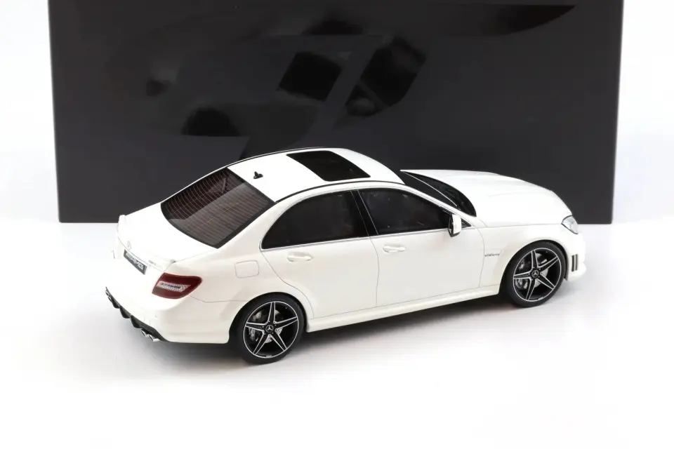 GT SPIRIT MERCEDES-BENZ C63 AMG 1:18