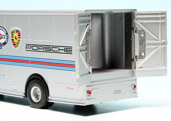 1:64 Schuco 1968 Mercedes Benz O317 TRUCK CAR TRANSPORTER PORSCHE MARTINI RACING