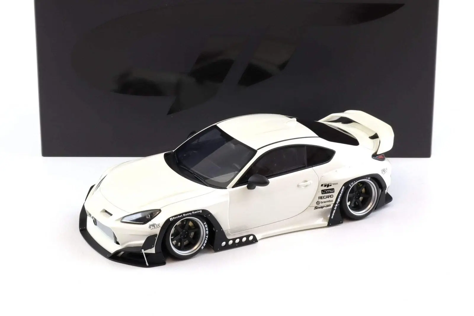 1:18 GT Spirit 2023 Toyota GR86 Pandem Crystal White