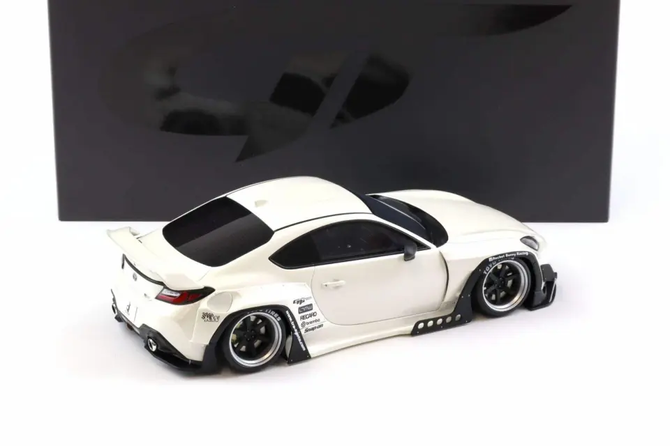 1:18 GT Spirit 2023 Toyota GR86 Pandem Crystal White