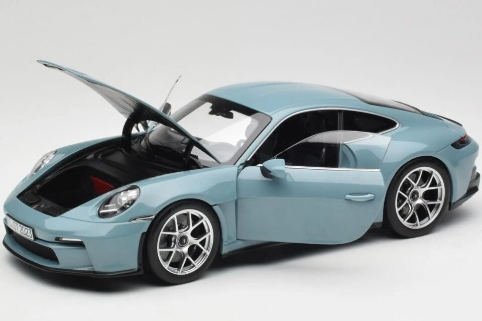 1:18 Norev 2023 Porsche 911 S/T