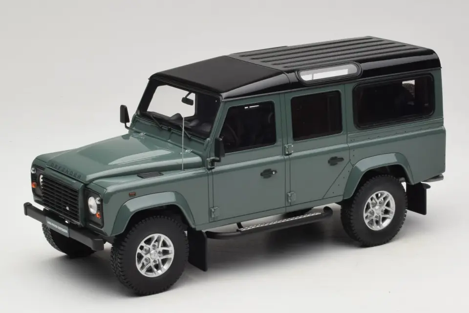 GT SPIRIT LAND ROVER DEFENDER 3 1:18 (GT527)