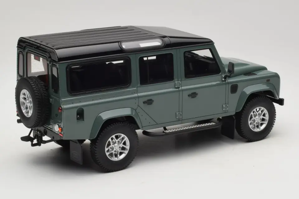 GT SPIRIT LAND ROVER DEFENDER 3 1:18 (GT527)