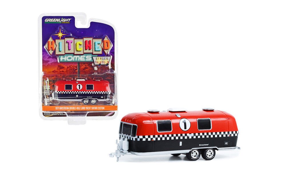 GREENLIGHT 1971 AIRSTREAM DOUBLE-AXLE LAND YACHT SAFARI CUSTOM (34130-C)1:64