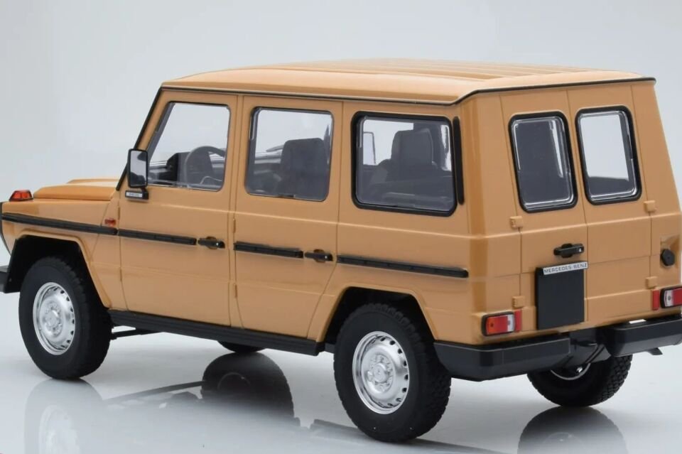 1:18 Minichamps 1980 Mercedes Benz G Model Long (W460)