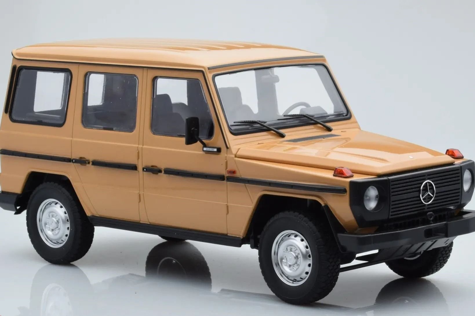 1:18 Minichamps 1980 Mercedes Benz G Model Long (W460)