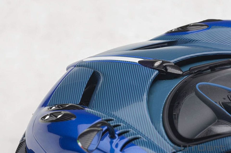 AUTOART PAGANI HUAYRA BC METALLIC BLUE (78277) 1:18