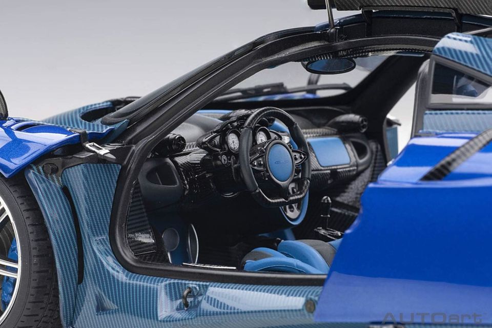 AUTOART PAGANI HUAYRA BC METALLIC BLUE (78277) 1:18