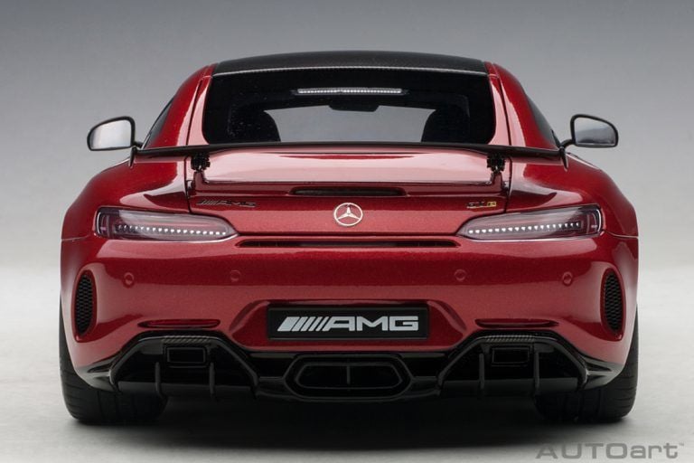 AUTOART MERCEDES BENZ AMG GT-R 1:18