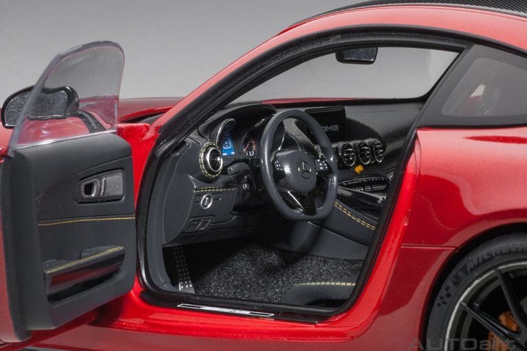 AUTOART MERCEDES BENZ AMG GT-R 1:18
