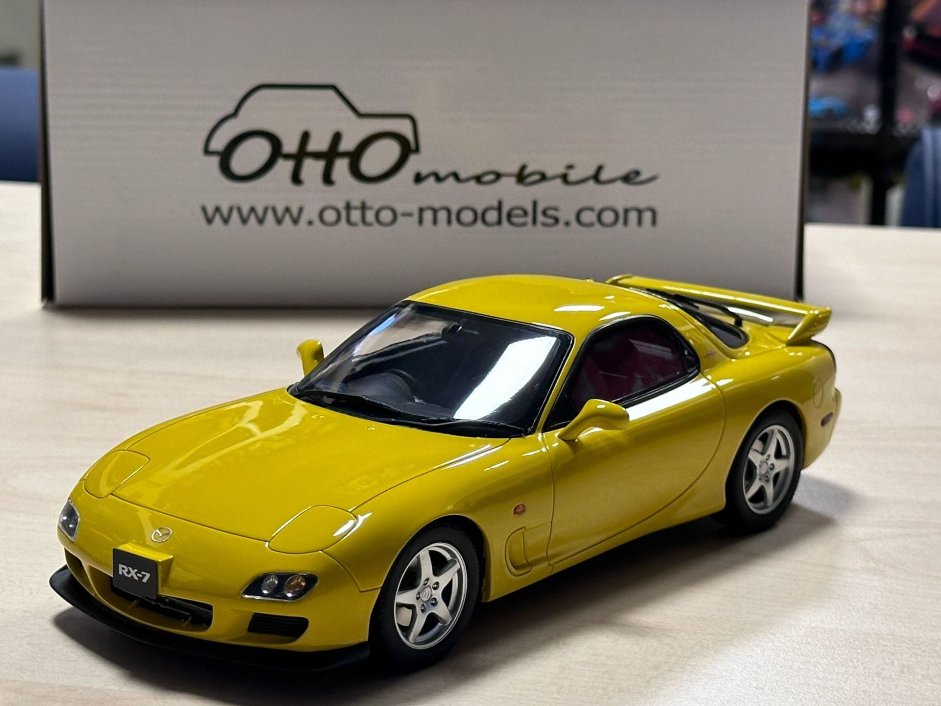 OTTO MAZDA RX7 FD TYPE-R BATHURST R (OT397) 1:18