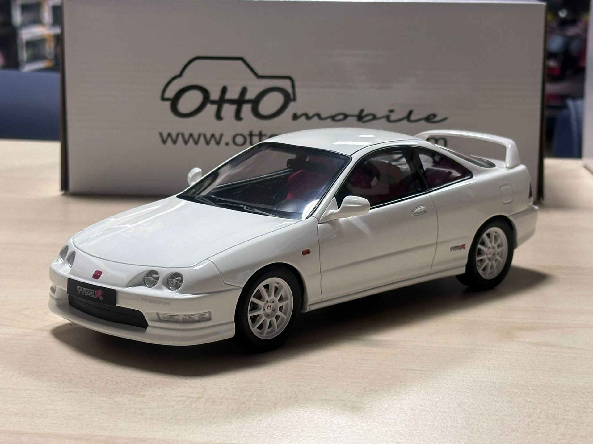 OTTO HONDA INTEGRA TYPE-R DC2 (OT974) 1:18