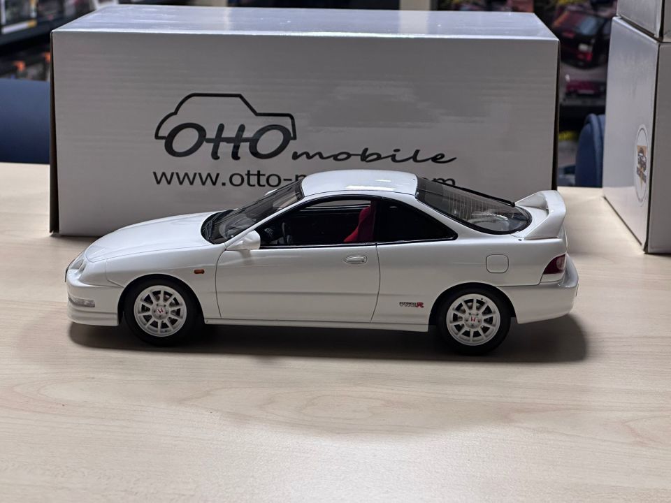 OTTO HONDA INTEGRA TYPE-R DC2 (OT974) 1:18