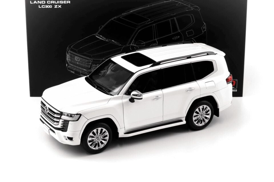 1-18 Toyota Land Cruiser 300-ZX White color