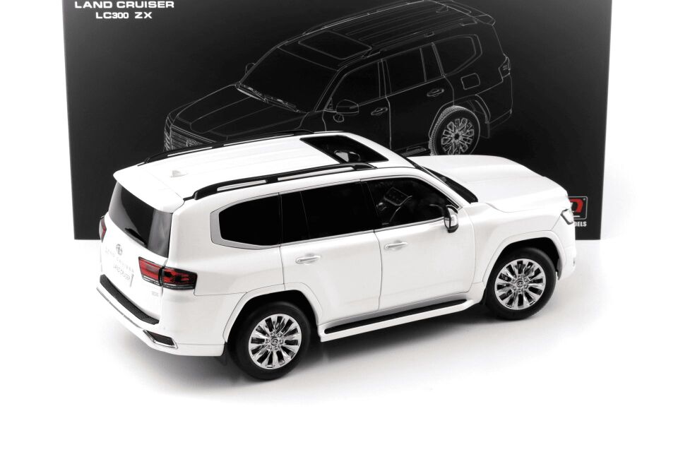 1-18 Toyota Land Cruiser 300-ZX White color