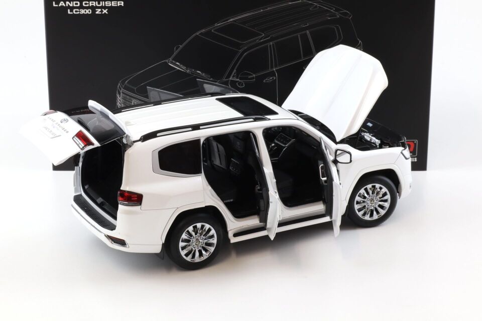1-18 Toyota Land Cruiser 300-ZX White color