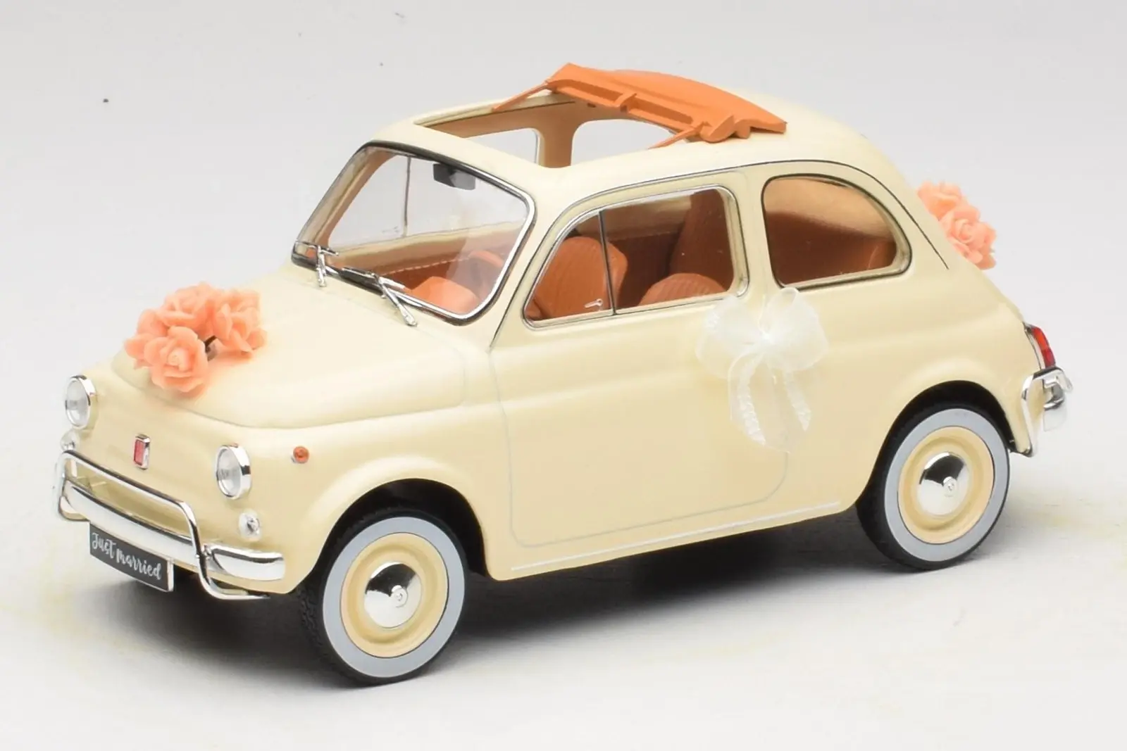 NOREV FIAT 500 L IVORY WEDDING GIFT 1968 1:18 (187780)