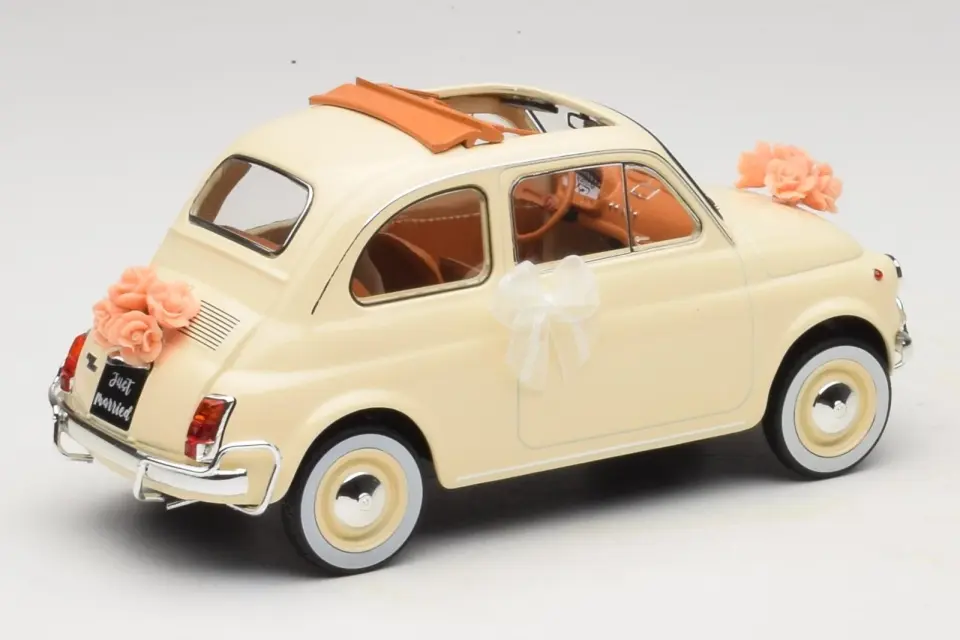NOREV FIAT 500 L IVORY WEDDING GIFT 1968 1:18 (187780)