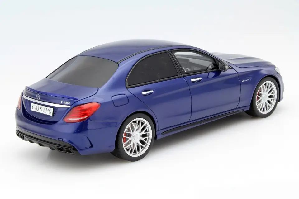 GT SPIRIT MERCEDES-BENZ C 63 S SEDAN BLUE 1:18