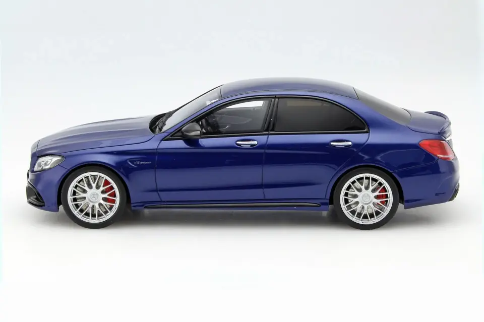 GT SPIRIT MERCEDES-BENZ C 63 S SEDAN BLUE 1:18