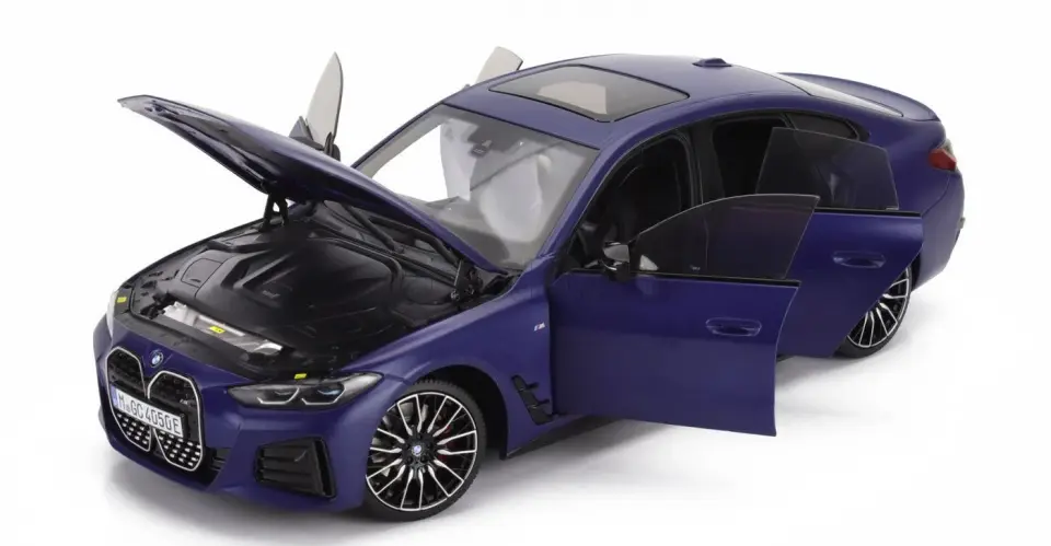 MINICHAMPS BMW İ4 M50 (G26) 2022 1:18 DEALER VERSION