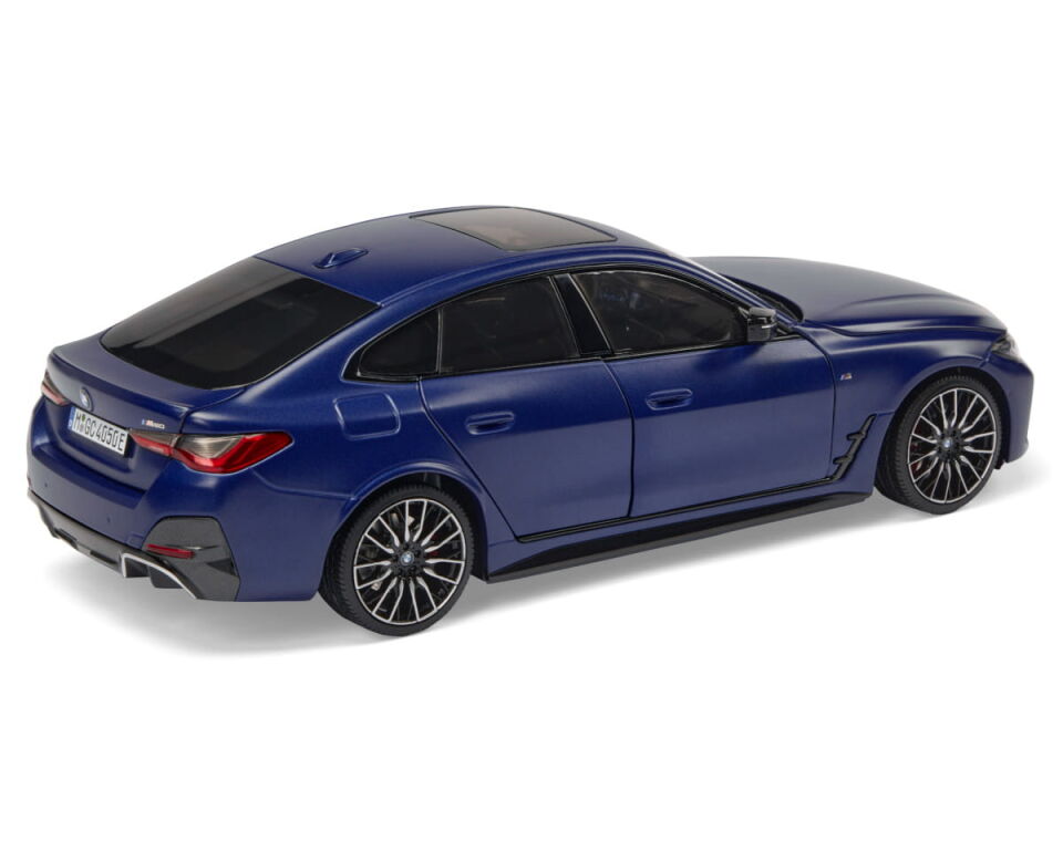 MINICHAMPS BMW İ4 M50 (G26) 2022 1:18 DEALER VERSION