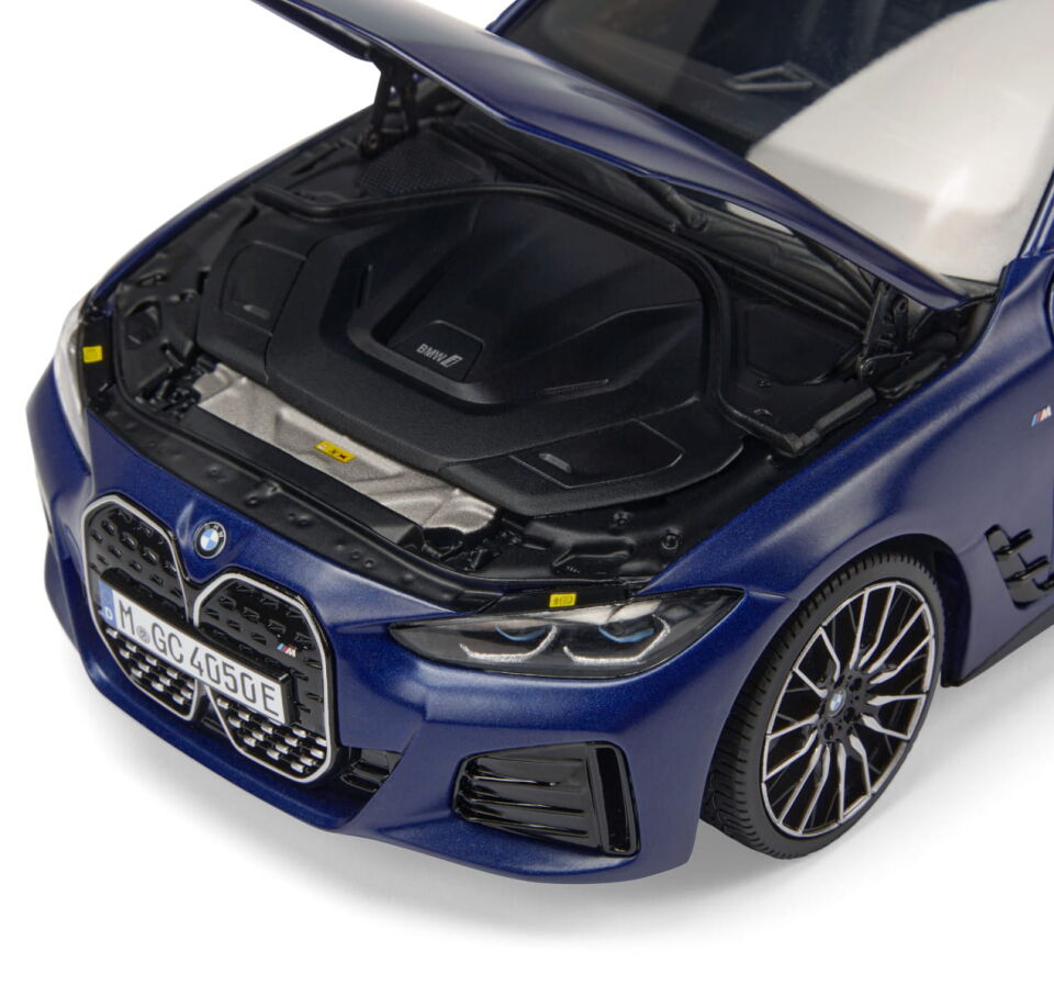 MINICHAMPS BMW İ4 M50 (G26) 2022 1:18 DEALER VERSION
