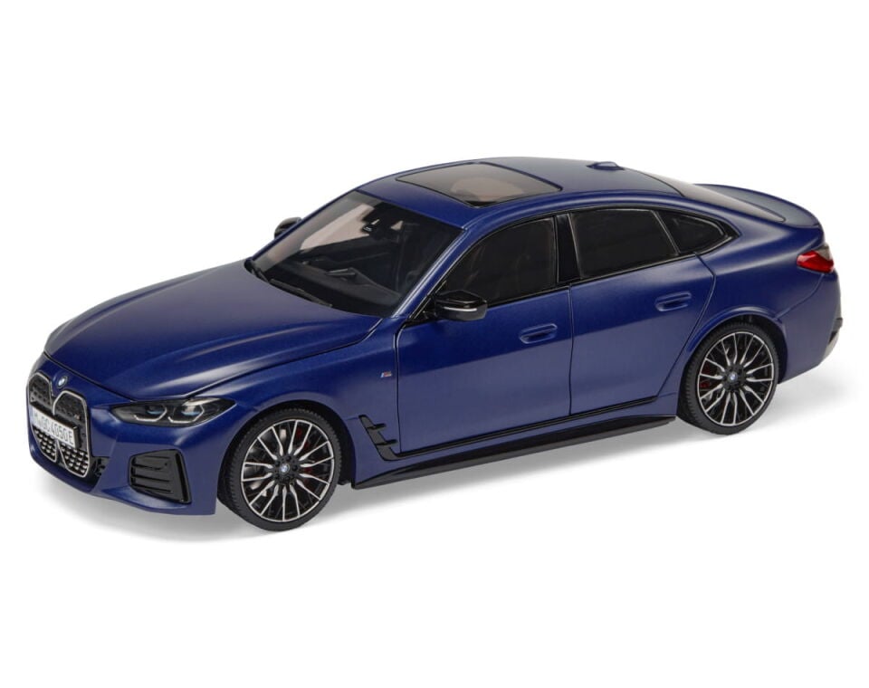 MINICHAMPS BMW İ4 M50 (G26) 2022 1:18 DEALER VERSION