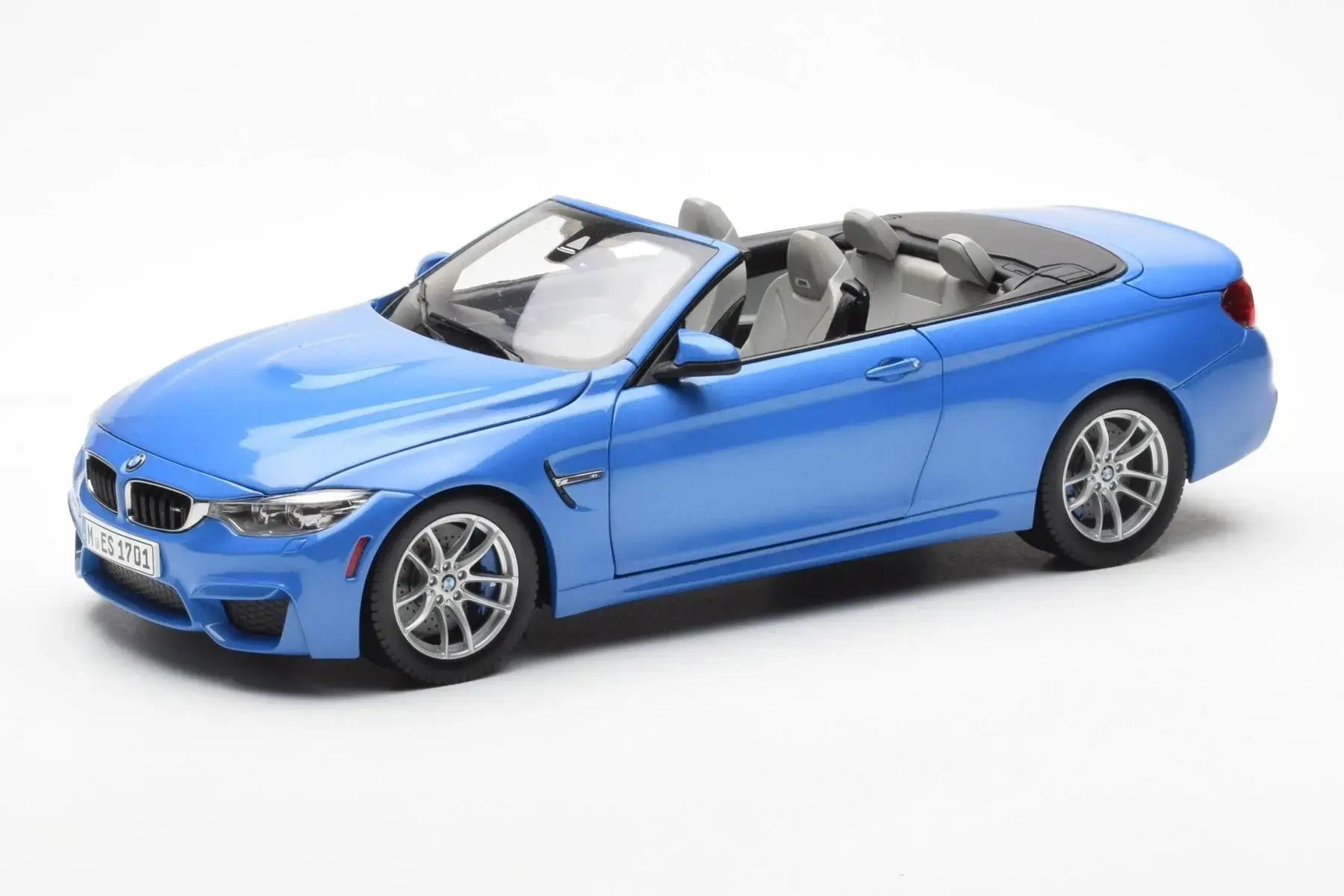 PARAGON BMW M4 (F82) CONVERTIBLE YAS MARINA BLUE 2015 1:18