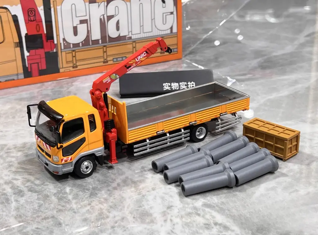 1/64 Mitsubishi Fuso Crane Truck *RHD* with access...