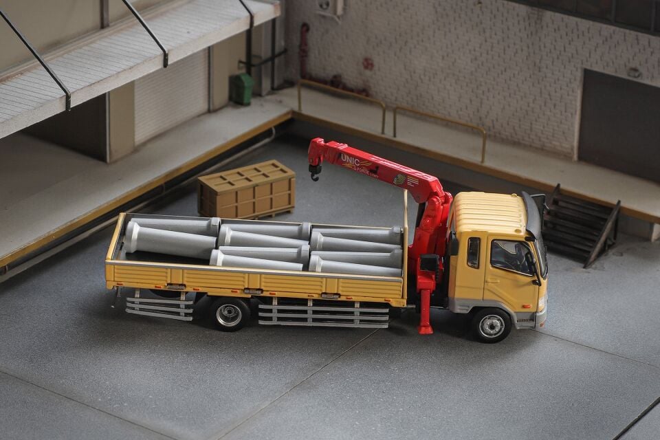 1/64 Mitsubishi Fuso Crane Truck *RHD* with access...