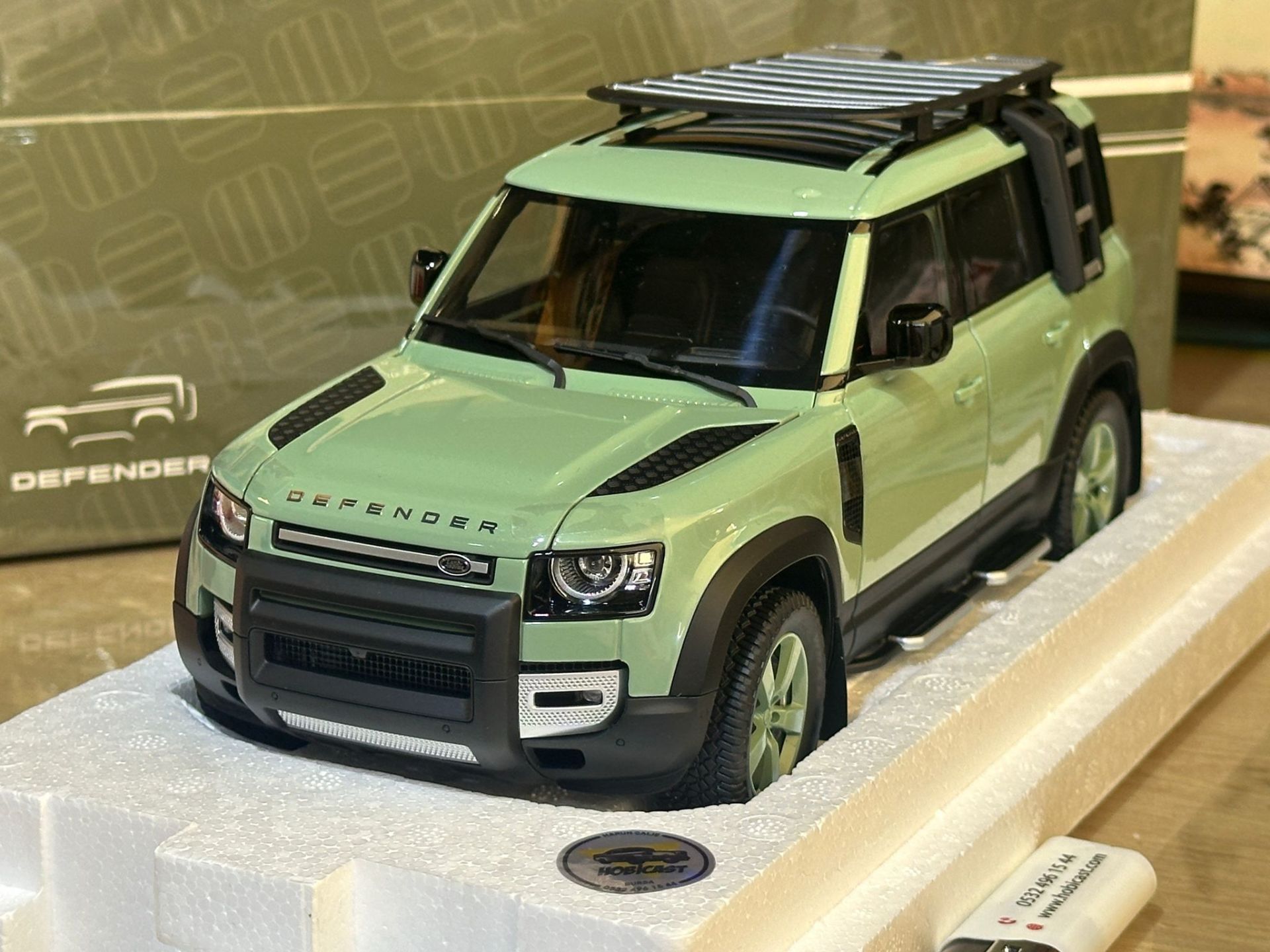 ALMOST REAL LAND ROVER DEFENDER 110 (810811) 1:18