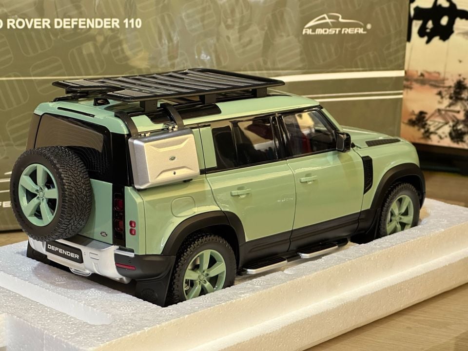 ALMOST REAL LAND ROVER DEFENDER 110 (810811) 1:18