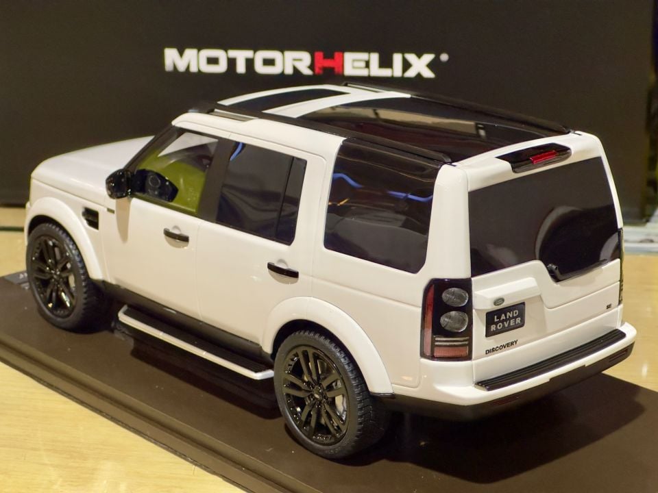 MOTORHELİX LAND ROVER DISCOVERY 4 (LMTD 13/99) 1:18