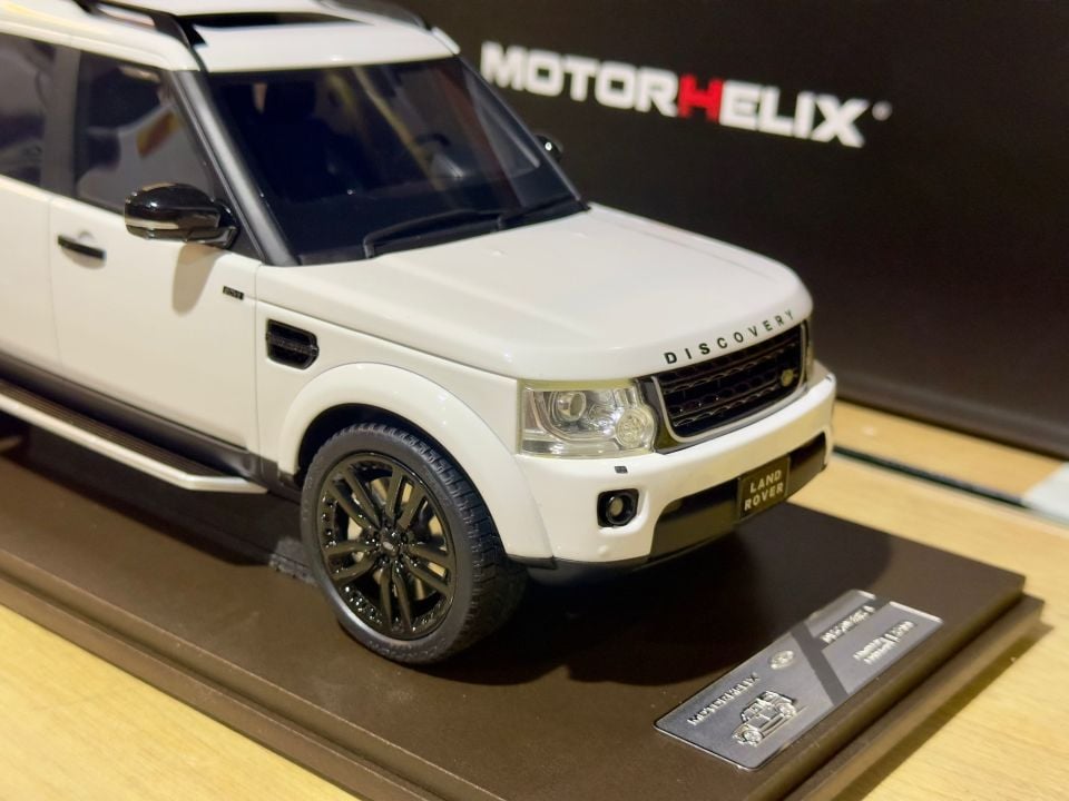 MOTORHELİX LAND ROVER DISCOVERY 4 (LMTD 13/99) 1:18