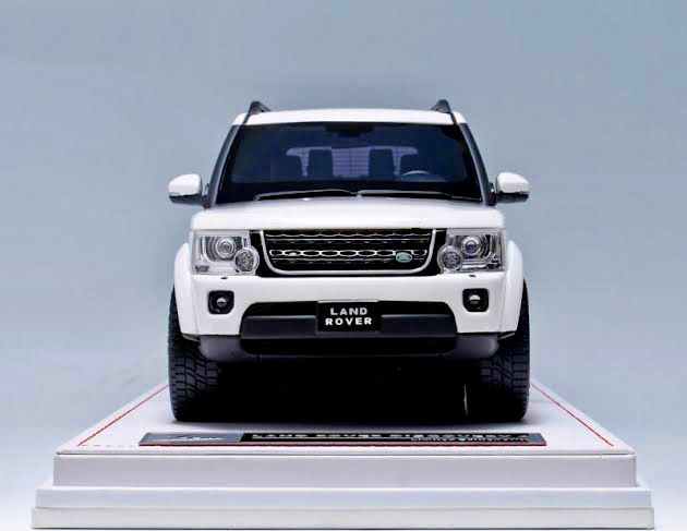 MOTORHELİX LAND ROVER DISCOVERY 4 (LMTD 13/99) 1:18