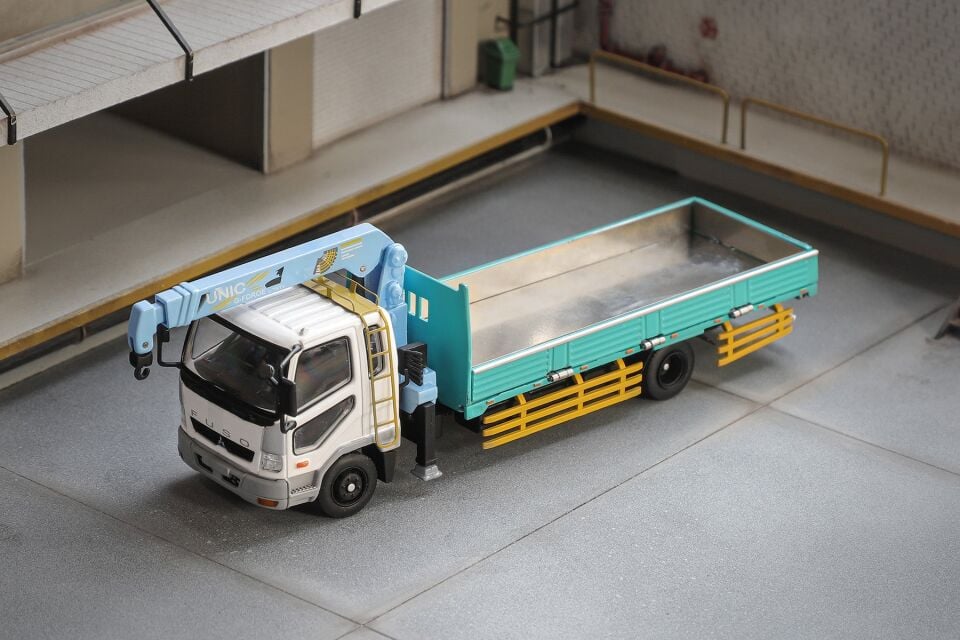 1/64 Mitsubishi Fuso Crane Truck *RHD* with access...
