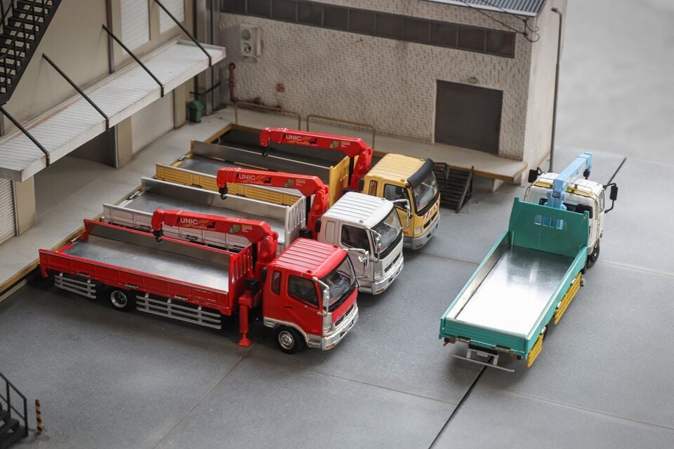 1/64 Mitsubishi Fuso Crane Truck *RHD* with access...