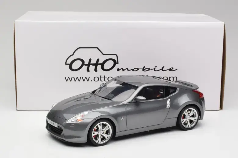 OTTO NISSAN 370Z 1:18