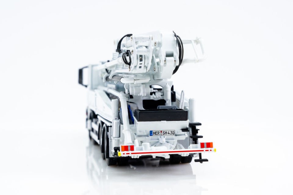 NZG MERCEDES BENZ AROCS 8X4 SCHWING S43SX III (951) 1:50