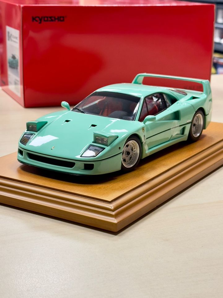 KYOSHO FERRARI F40 (08416MG) 1:18
