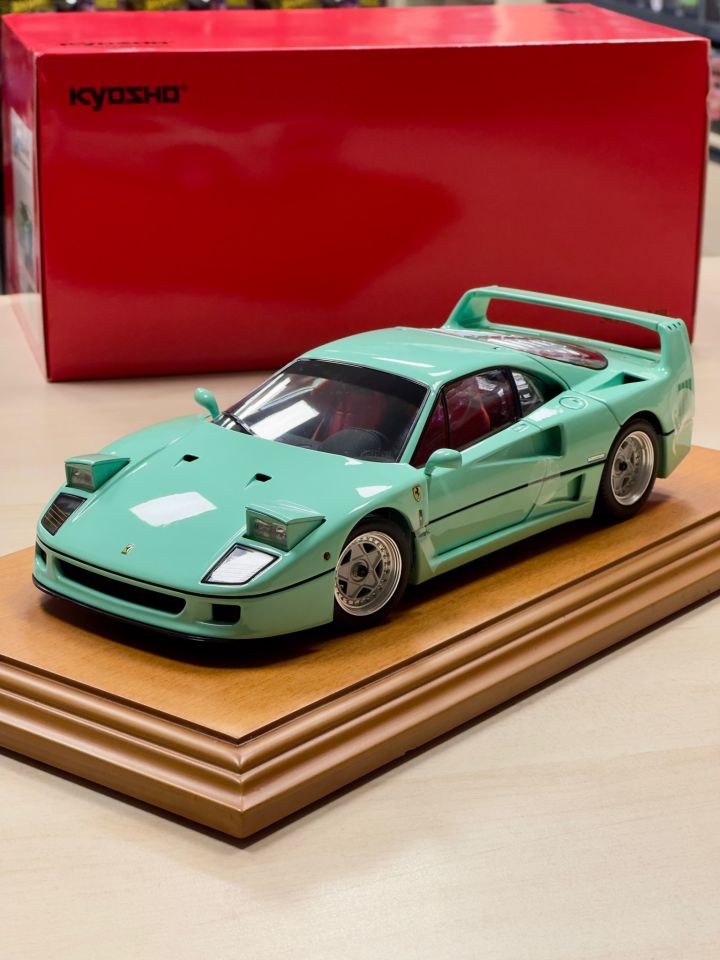 KYOSHO FERRARI F40 (08416MG) 1:18